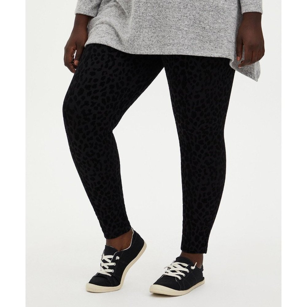 Torrid NWT Pixie Skinny Studio Luxe Ponte High-Rise Flocked Print Pant size 3X